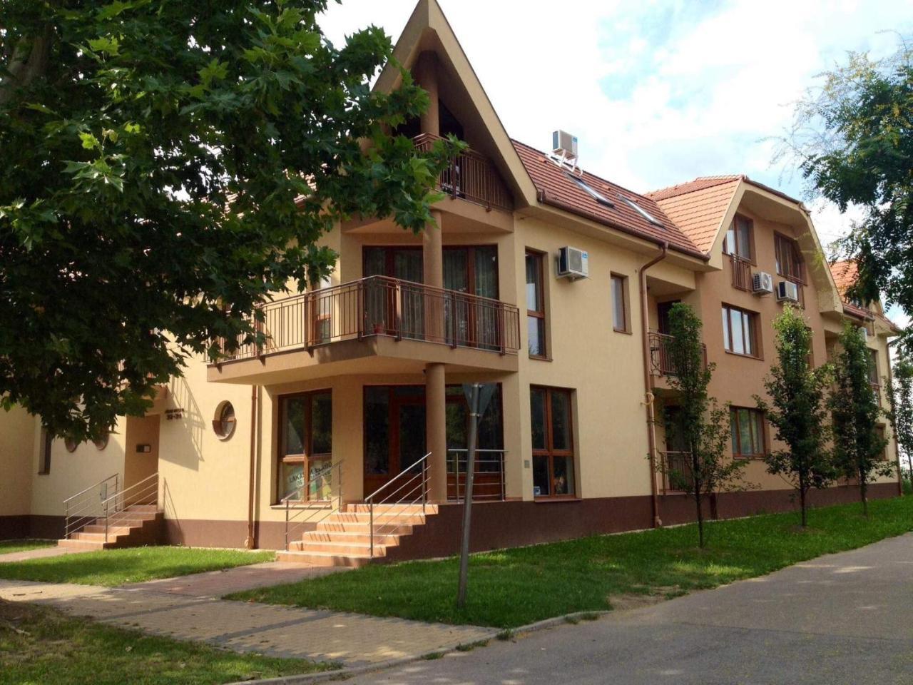 My Home Apartman Хайдусобосло Экстерьер фото